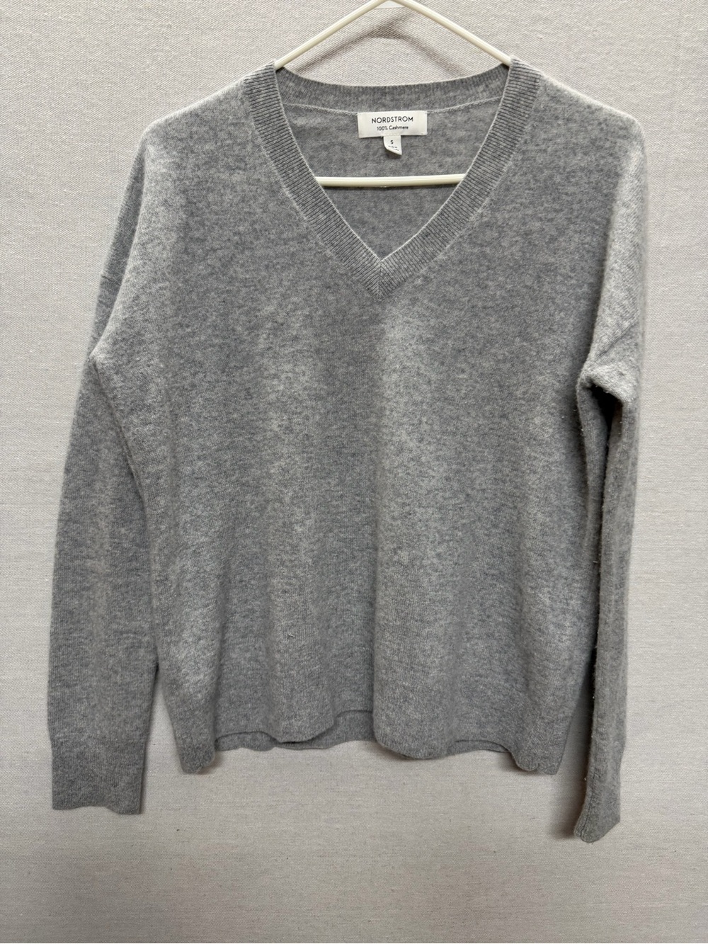 Nordstrom V-Neck Cashmere Sweater - size S